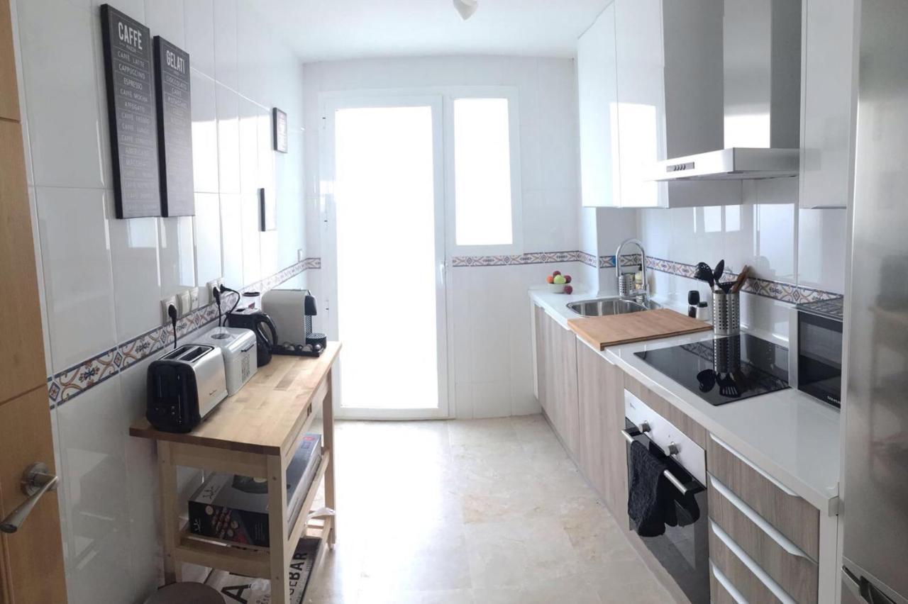 2201-Lovely 2 Bedrooms With Terrace And Pool Манилва Екстериор снимка